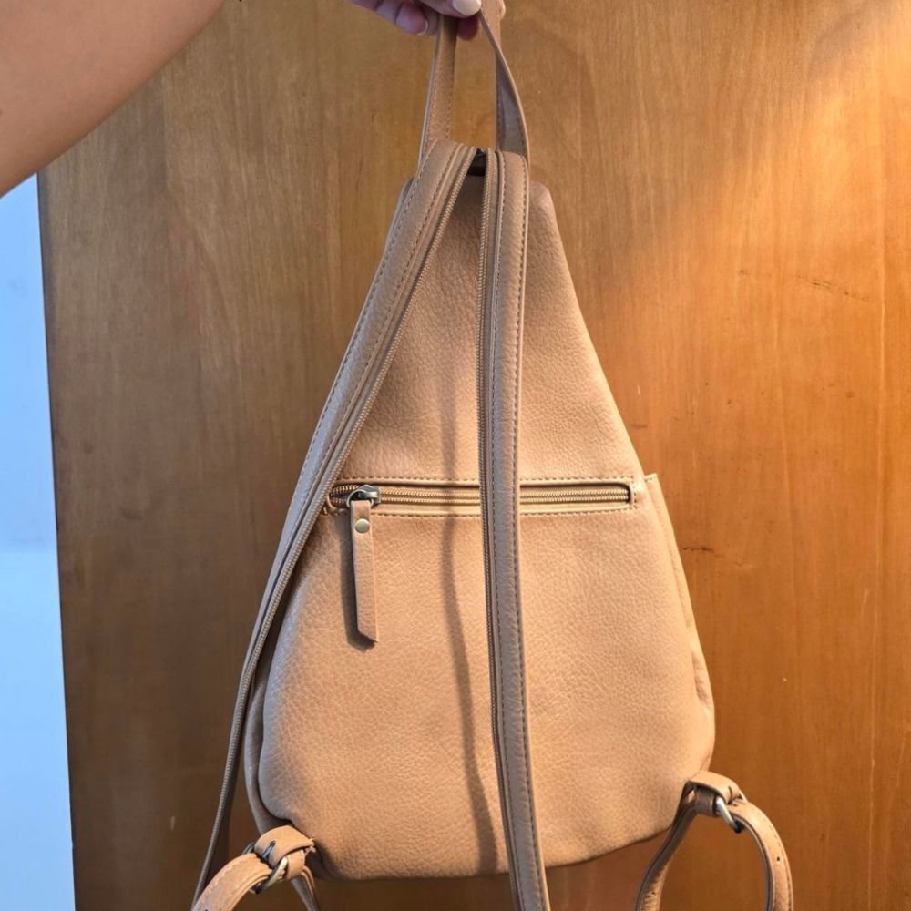 Backpack style - Picture 2 of 3